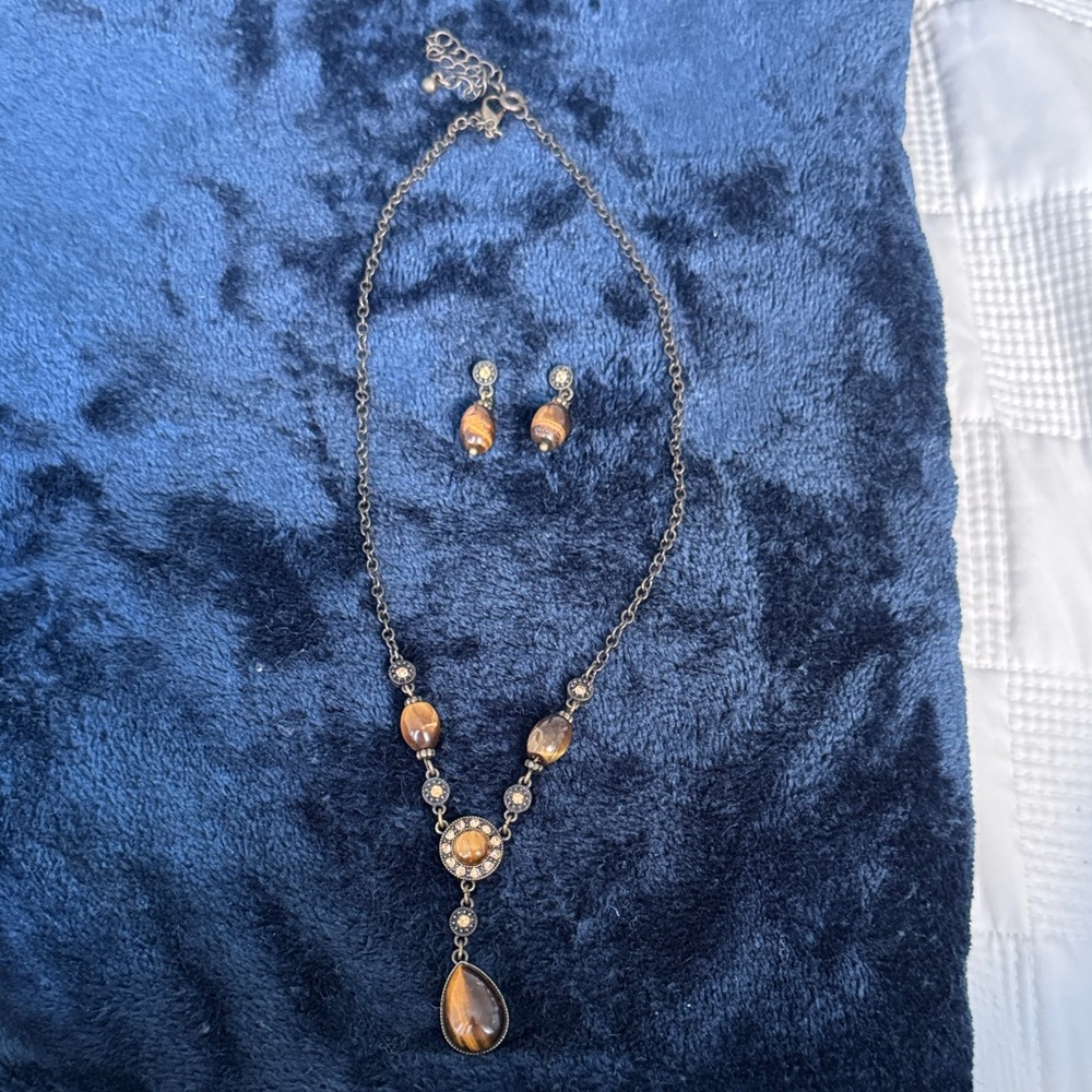 Chic Gold and Brown Necklace with Earrings